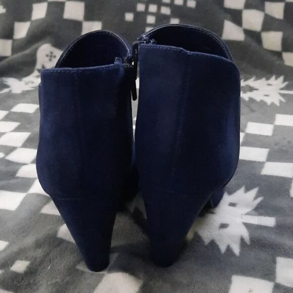 Candies Faux Suede Navy 4 Inch Block Heel Ankle Booties Size  7 - Picture 11 of 14